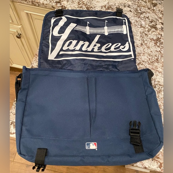 New York Yankees Backpack - Picture 3 of 4